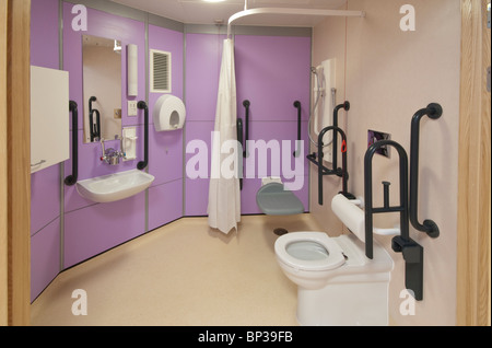 Southampton Hospital Haematology Department individual room on suite bathroom Stock Photo