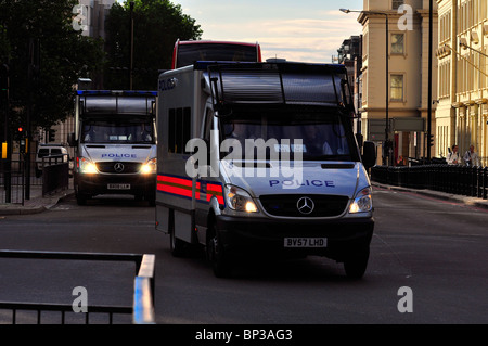 Territorial Support Group TSG Police vehicles responding to emergency in London Stock Photo