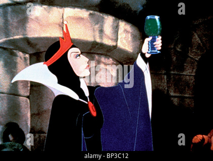 THE WICKED QUEEN SNOW WHITE AND THE SEVEN DWARFS (1937) Stock Photo