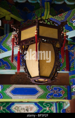 CHINA, Yunnan Province, Lijiang. Lijiang Old Town, Temple Lamp at the Mu Family Mansion. Stock Photo