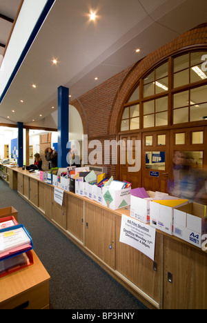 Peter Symonds College library and desk Stock Photo