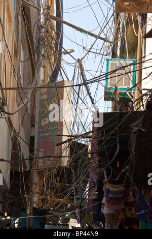 Tangled mess of utility lines in Dohuk, Iraq Stock Photo