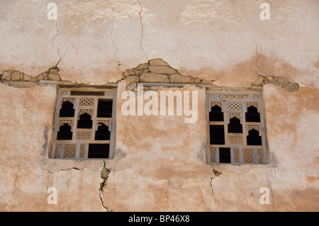 Oman, Dhofar, Salalah. Mirbat, the ancient capital of Dhofar. Historic homes over 500 years old, window detail. Stock Photo