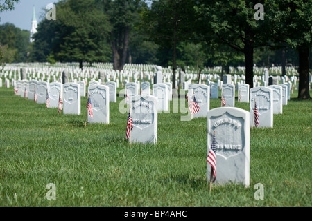 soldiers unknown gravestone lines flag each american memorial alamy cemetery arlington virginia national