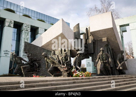 'Heroes of the Warsaw Uprising' monument in front of 'The Supreme Court of the Republic of Poland'. Krasinski Square, Warsaw Pol Stock Photo