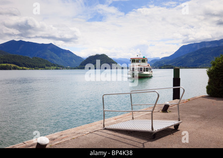 Gschwendt, Salzkammergut, Upper Austria, Austria. Passenger ferry from Strobl to St Wolfgang on Wolfgangsee lake. Stock Photo