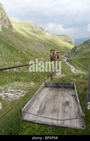 Cable car transport for supplies to an isolated refuge in the Texelgruppe National Park, South Tyrol, Italy Stock Photo