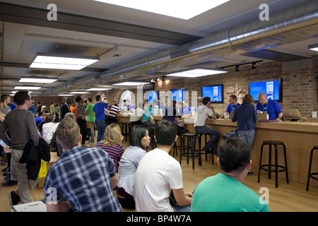 Genius Bar - Apple Store - Covent Garden - London Stock Photo