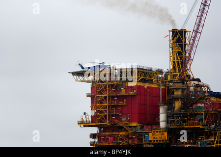 Bristows Sikorsky S 92 landing on Tern A platform north sea Stock Photo