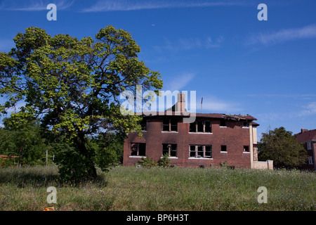 Abandoned and burned-out apartment building Detroit Michigan USA East side Stock Photo