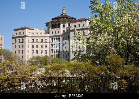 Terence Cardinal Cooke Health Care Center Overlooking The Conservatory Garden, Central Park, NYC Stock Photo