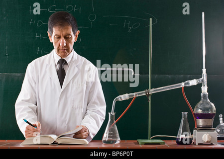 A chemistry teacher conducting an experiment in a classroom Stock Photo