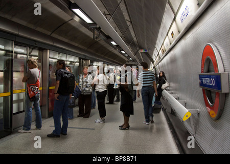 Jubilee Line Platform - London Bridge Underground Station Stock Photo