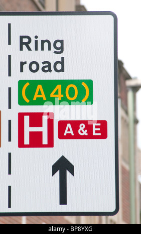 hospital a&e road sign Stock Photo - Alamy