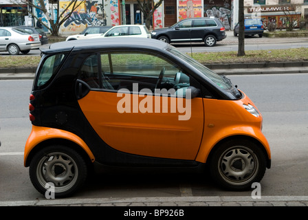 Small electric car hi-res stock photography and images - Alamy