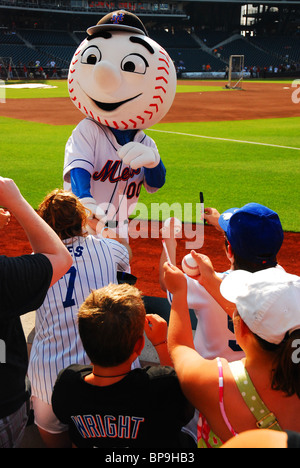 Mr met hi-res stock photography and images - Alamy