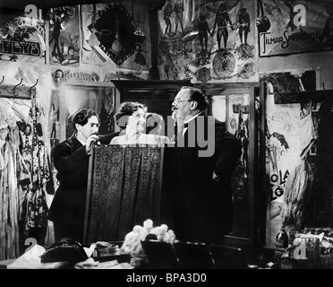 JOSEF VON STERNBERG, MARLENE DIETRICH, EMIL JANNINGS, THE BLUE ANGEL, 1930 Stock Photo