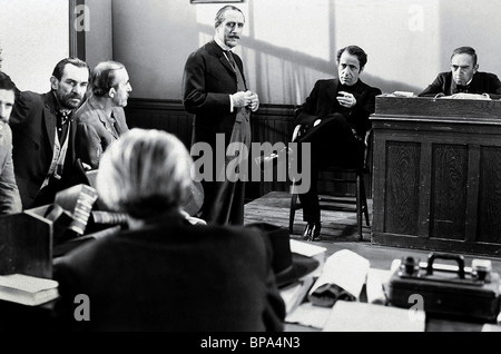 SCENE WITH HUMPHREY BOGART THE OKLAHOMA KID (1939) Stock Photo