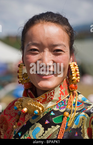 Traditional Tibetan girl. Kham, Tibetan plateau Stock Photo - Alamy
