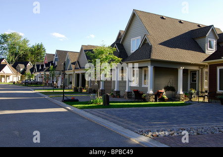 Modern Single Family Homes On A New Suburban Street In North America Stock Photo