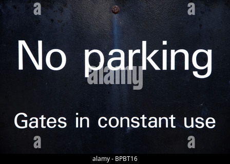 No parking gates in constant use sign Stock Photo