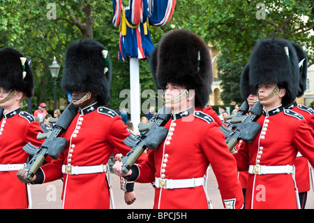 Foot guards marching on the Mall Stock Photo