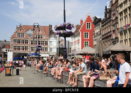 Graslei Quay, Ghent, East Flanders, Belgium, Europe. Students relaxing on the River Leie quayside in the historical centre Stock Photo