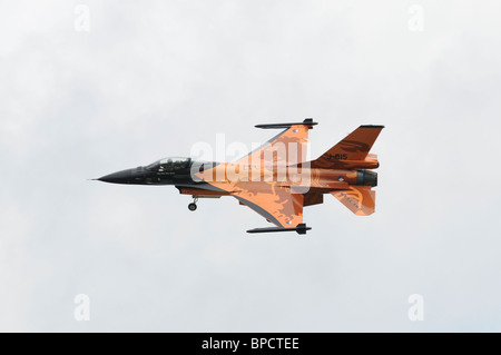 General Dynamic F-16AM Fighting Falcon from 322/323 Squadrons Royal Netherlands Air Force Leeuwarden rehearses its display at th Stock Photo