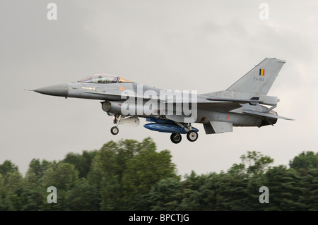 General Dynamic F-16AM Fighting Falcon of the Belgium Air Force arrives at Fairford for the 2010 Royal International Air Tattoo Stock Photo