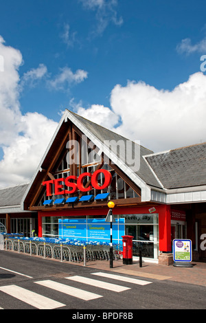 External view of a Tesco supermarket Stock Photo