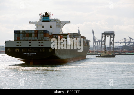 'Maersk Sarnia' container ship arriving Southampton container berth Stock Photo