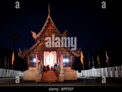 People in temple for Makha Bucha festival Stock Photo