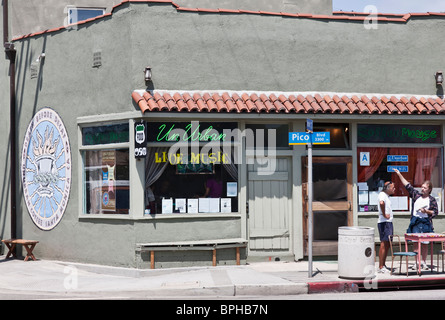 Un Urban Coffee Shop, Pico Boulevard, Los Angeles, California Stock Photo