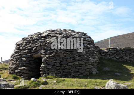 ancient beehive stone hut, Dingle Peninsula, Co. Kerry, Ireland Stock Photo