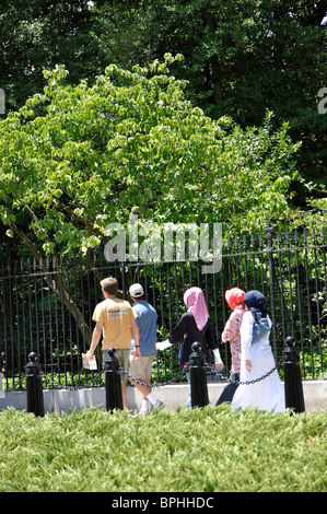 Muslim women walking near by the White House, Washington DC, USA Stock Photo