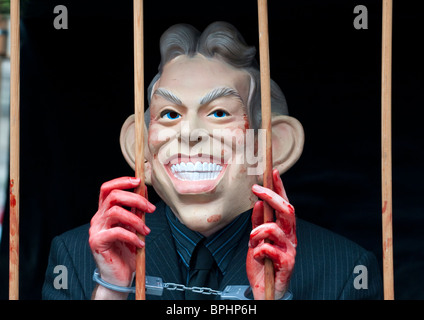 Man wearing a Tony Blair mask behind bars to protest against the iraq war Stock Photo