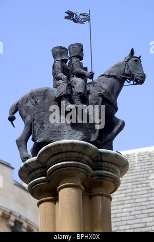 Knights Templar Statue on top of column in the courtyard of Inner Temple Church London UK Stock Photo