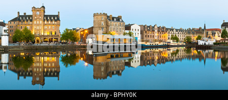 Twilight panoramic image of the The Shore, Leith, Edinburgh, Scotland with boats and reflections Stock Photo
