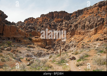 The east (upper) end of the Ring Trail at Hole-In-The-Wall picnic area, Mojave National Preserve, California Stock Photo