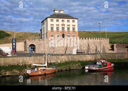 Gunsgreen House stands overlooking the harbour in the Scottish port of Eyemouth. Stock Photo