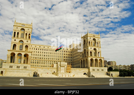 Baku, Azerbaijan, Imposing white presidential palace with the azeri flag floating in front of it, overlooking Baku Boulevard Stock Photo