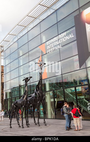 'Dreaming Spires' sculpture mother and baby Giraffes crafted from recycled metal by Helen Dennerly, outside the Vue Omni Cenre Stock Photo