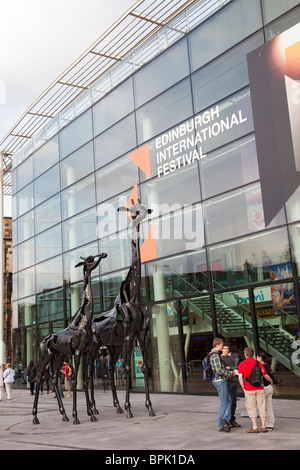 "Dreaming Spires" sculpture mother and baby Giraffes crafted from recycled metal by Helen Dennerly, outside the Vue Omni Cenre Stock Photo