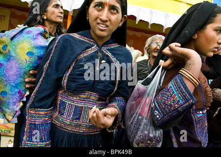 Mujeres que follan, aldea de Banni, Kutch, Gujrat, India Fotografía de  stock - Alamy