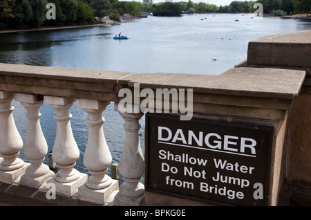 Warning sign on Serpentine bridge in Hyde Park, London Stock Photo