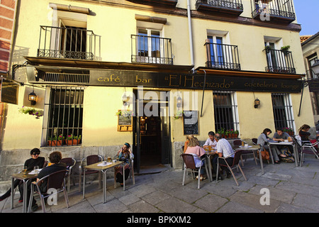 Guests in a pavement cafe, Bar El Hechizado, Calle Huertas, Madrid, Spain Stock Photo