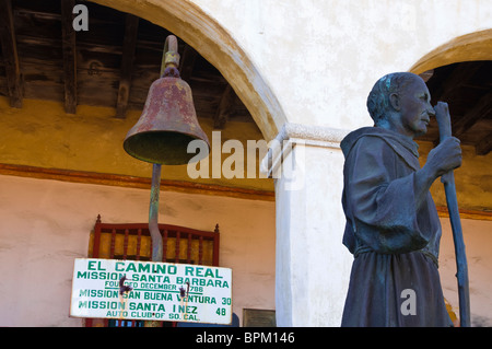 El Camino Real bell and statue of Father Serra, Santa Barbara Mission (Queen of the missions), Santa Barbara, California Stock Photo