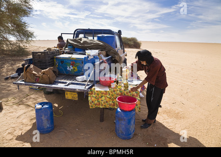 Lunchtime in the libyan desert, Libya, Sahara, North Africa Stock Photo