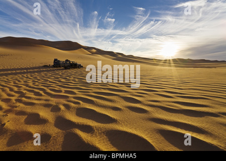 Jeeps in Sanddunes at sunset, Erg Murzuk, libyan desert, Libya, Sahara, North Africa Stock Photo