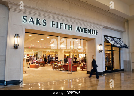 Saks Fifth Avenue store at the Fashion Outlets of Chicago mall in Rosemont,  near Chicago O'Hare airport, Illinois, USA Stock Photo - Alamy